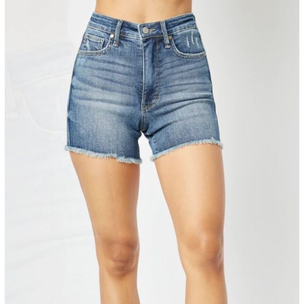 JUDY BLUE Women’s Frayed Hem “She Gone” Tummy Control Denim Shorts Large